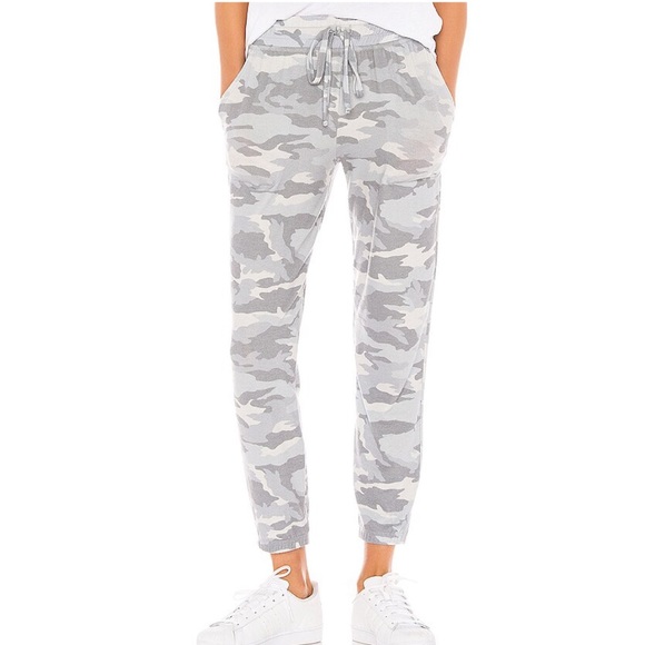 Beyond Yoga Hacci Sweatpant in Gray Camo Heather - Picture 1 of 3